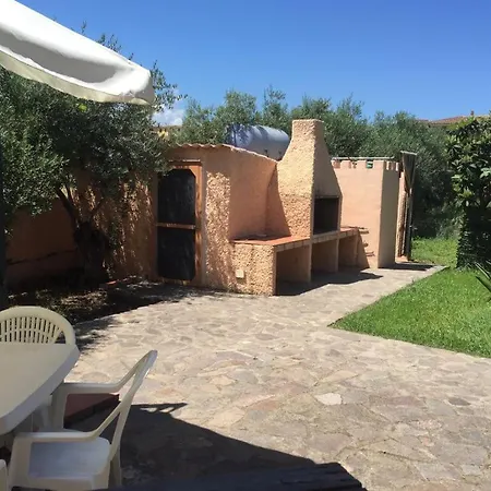 Vakantiehuis In Con Ampio Giardino Esterno