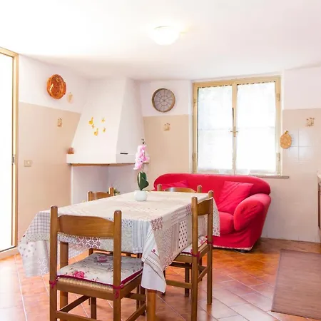 Vakantiehuis In Con Ampio Giardino Esterno *