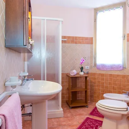 Vakantiehuis In Con Ampio Giardino Esterno *