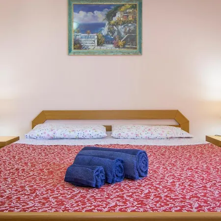 In Con Ampio Giardino Esterno Holiday home