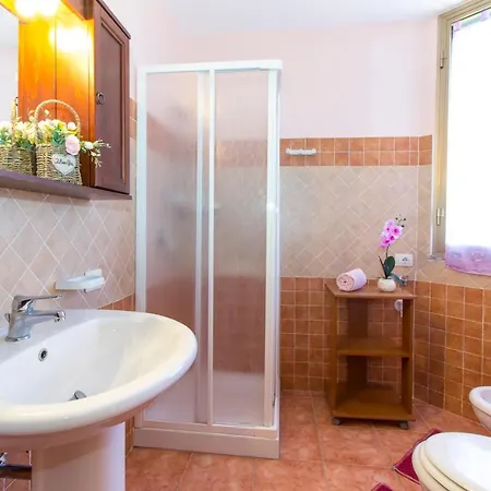 Casa vacanze In Con Ampio Giardino Esterno Posada (Sardinia)
