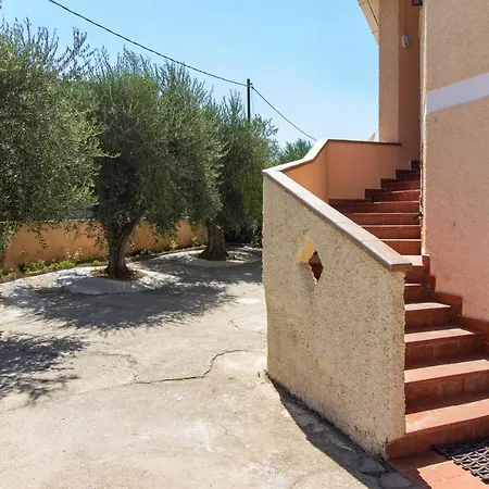 In Con Ampio Giardino Esterno Holiday home Posada (Sardinia)