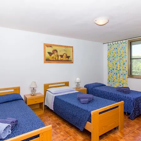 In Con Ampio Giardino Esterno Holiday home *