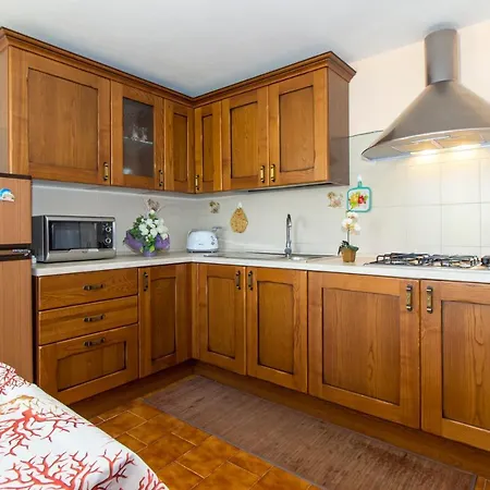 In Con Ampio Giardino Esterno Holiday home *